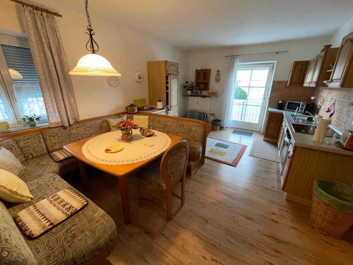 Schoene Ferienwohnung In Bahnhofsnaehe Fuer Urlaub, Studium Oder Arbeit Deggendorf Esterno foto