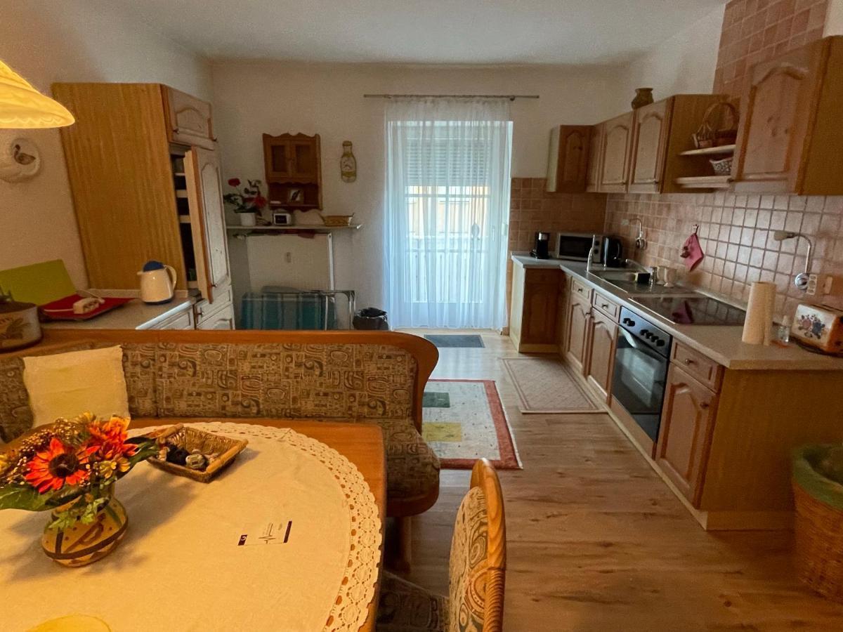 Schoene Ferienwohnung In Bahnhofsnaehe Fuer Urlaub, Studium Oder Arbeit Deggendorf Esterno foto