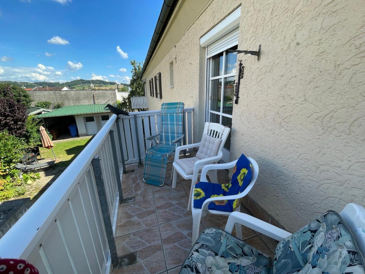 Schoene Ferienwohnung In Bahnhofsnaehe Fuer Urlaub, Studium Oder Arbeit Deggendorf Esterno foto
