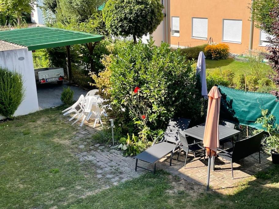 Schoene Ferienwohnung In Bahnhofsnaehe Fuer Urlaub, Studium Oder Arbeit Deggendorf Esterno foto