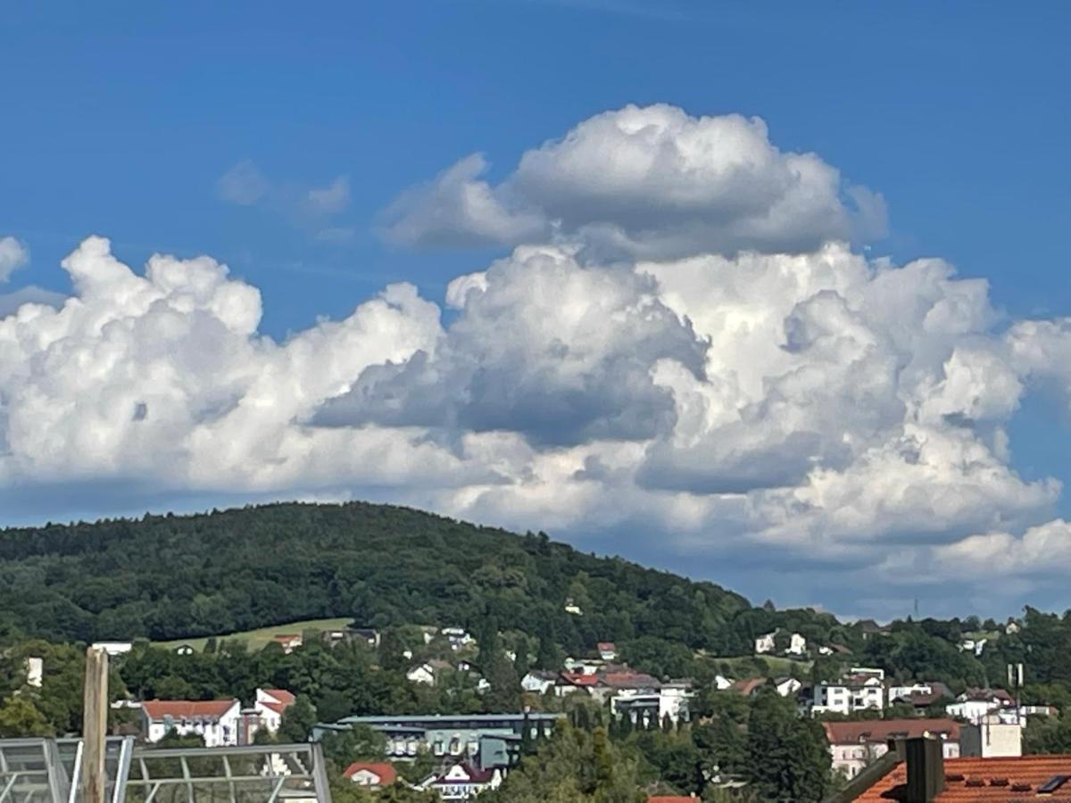 Schoene Ferienwohnung In Bahnhofsnaehe Fuer Urlaub, Studium Oder Arbeit Deggendorf Esterno foto