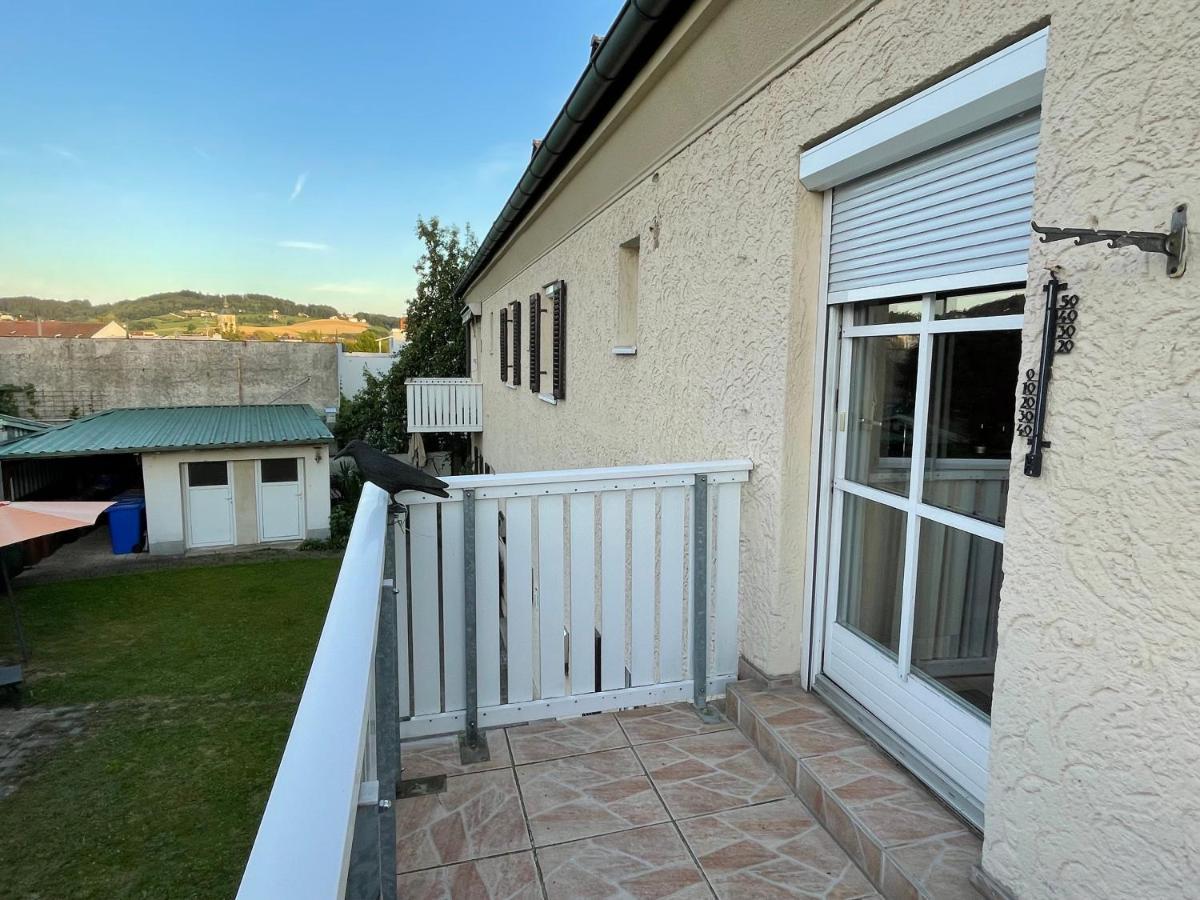 Schoene Ferienwohnung In Bahnhofsnaehe Fuer Urlaub, Studium Oder Arbeit Deggendorf Esterno foto