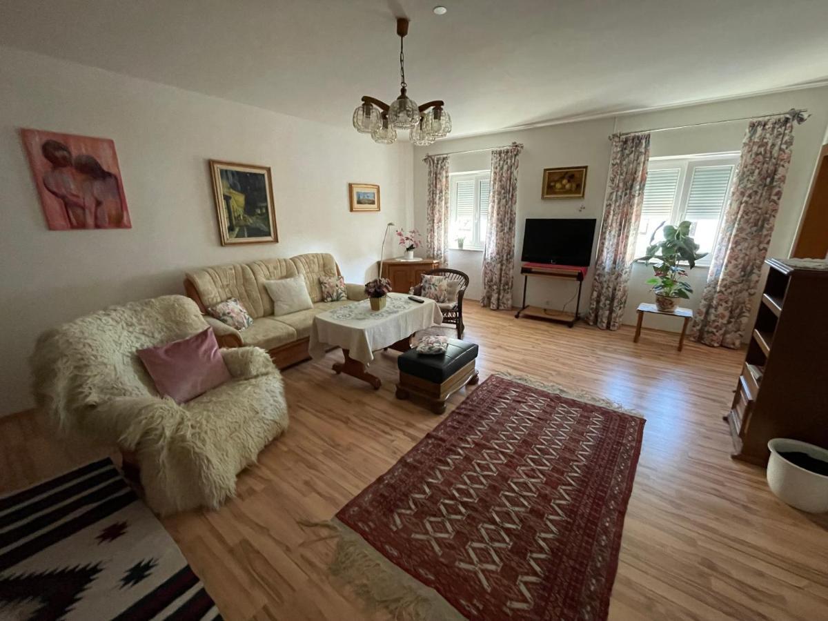 Schoene Ferienwohnung In Bahnhofsnaehe Fuer Urlaub, Studium Oder Arbeit Deggendorf Esterno foto