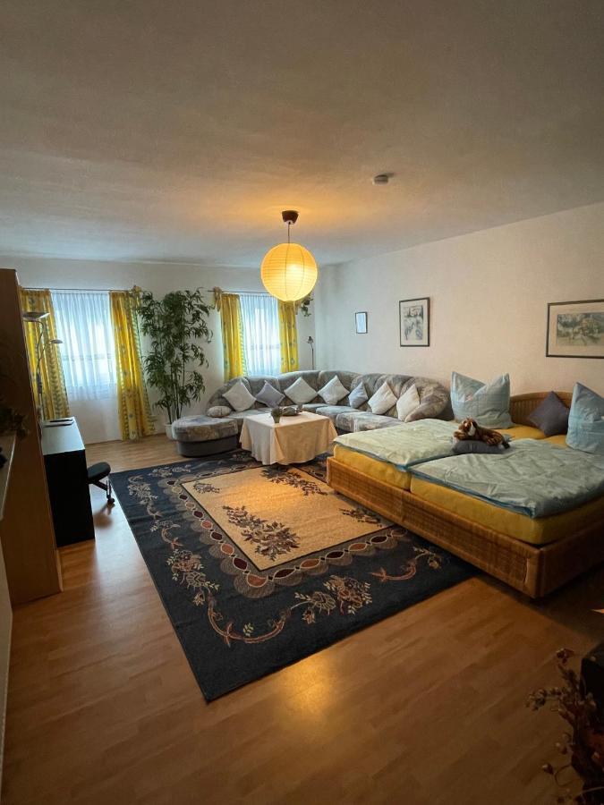 Schoene Ferienwohnung In Bahnhofsnaehe Fuer Urlaub, Studium Oder Arbeit Deggendorf Esterno foto