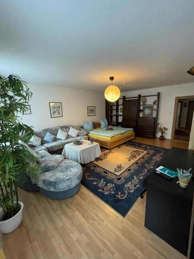 Schoene Ferienwohnung In Bahnhofsnaehe Fuer Urlaub, Studium Oder Arbeit Deggendorf Esterno foto