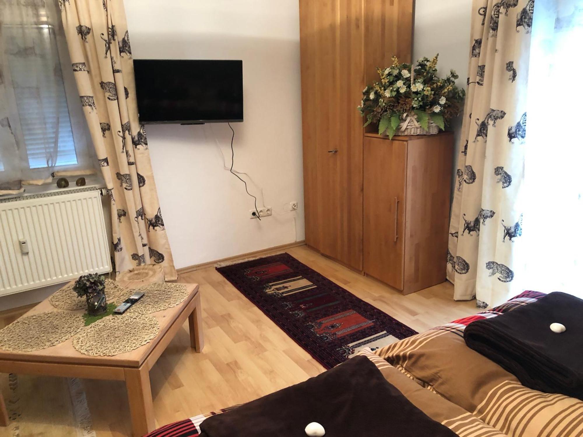 Schoene Ferienwohnung In Bahnhofsnaehe Fuer Urlaub, Studium Oder Arbeit Deggendorf Esterno foto