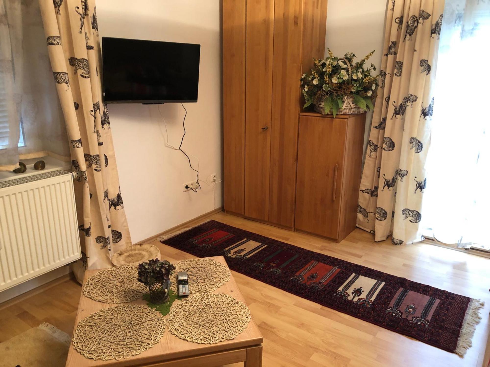 Schoene Ferienwohnung In Bahnhofsnaehe Fuer Urlaub, Studium Oder Arbeit Deggendorf Esterno foto