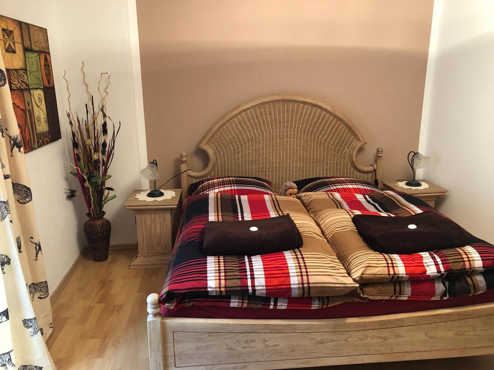 Schoene Ferienwohnung In Bahnhofsnaehe Fuer Urlaub, Studium Oder Arbeit Deggendorf Esterno foto