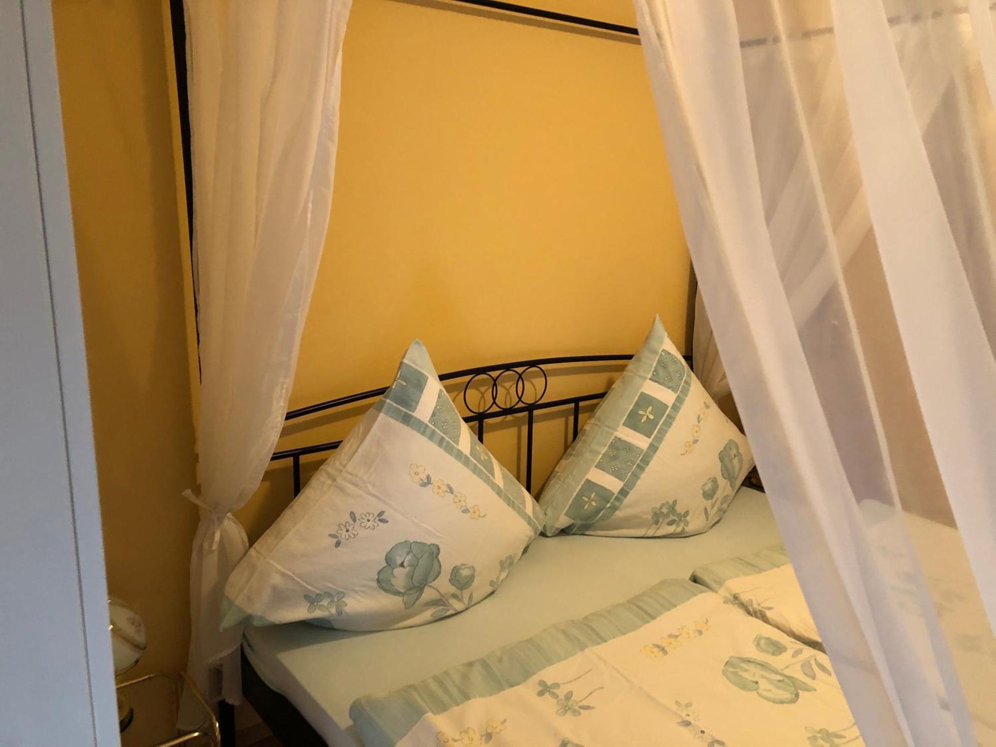 Schoene Ferienwohnung In Bahnhofsnaehe Fuer Urlaub, Studium Oder Arbeit Deggendorf Esterno foto