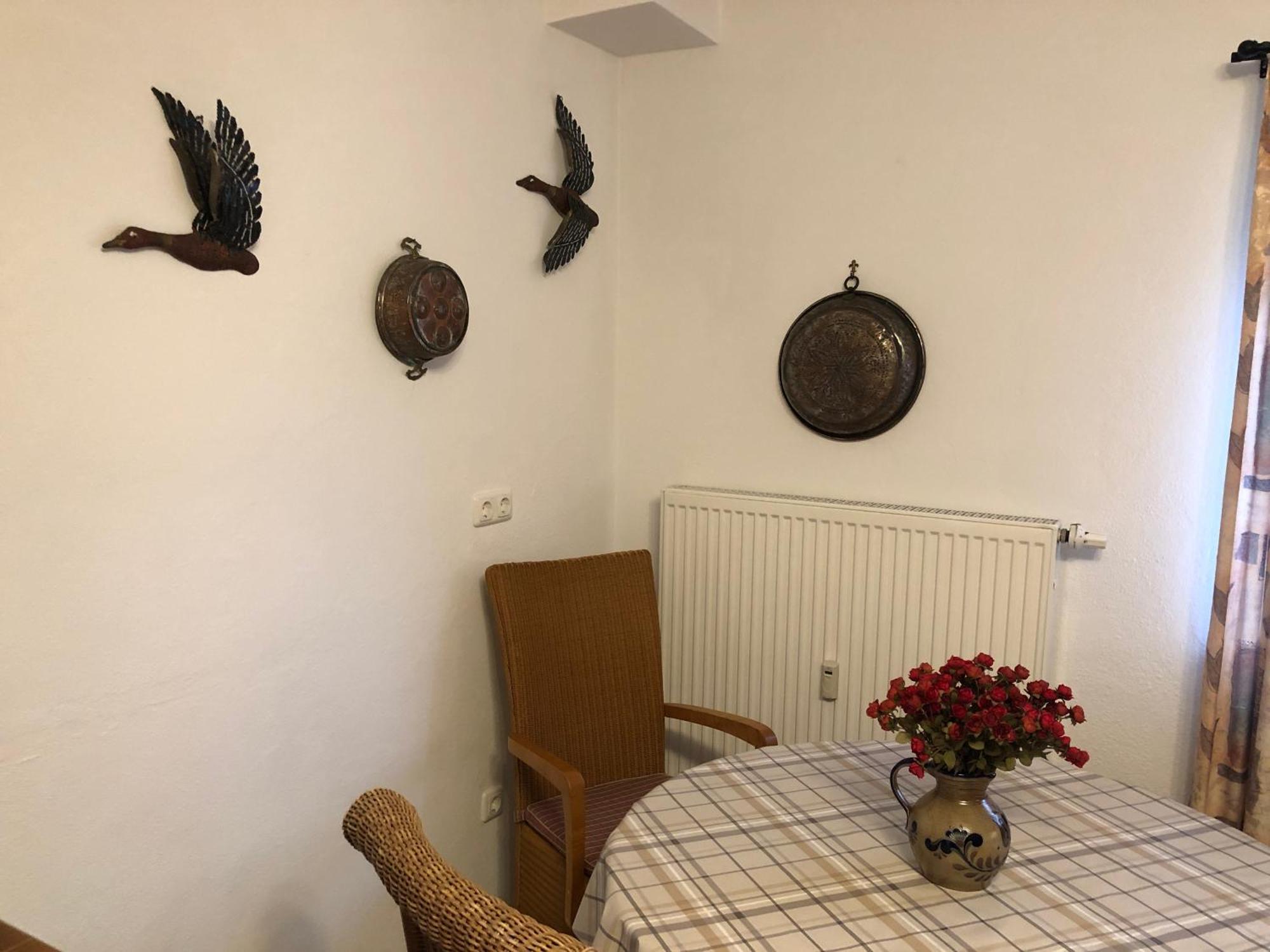 Schoene Ferienwohnung In Bahnhofsnaehe Fuer Urlaub, Studium Oder Arbeit Deggendorf Esterno foto