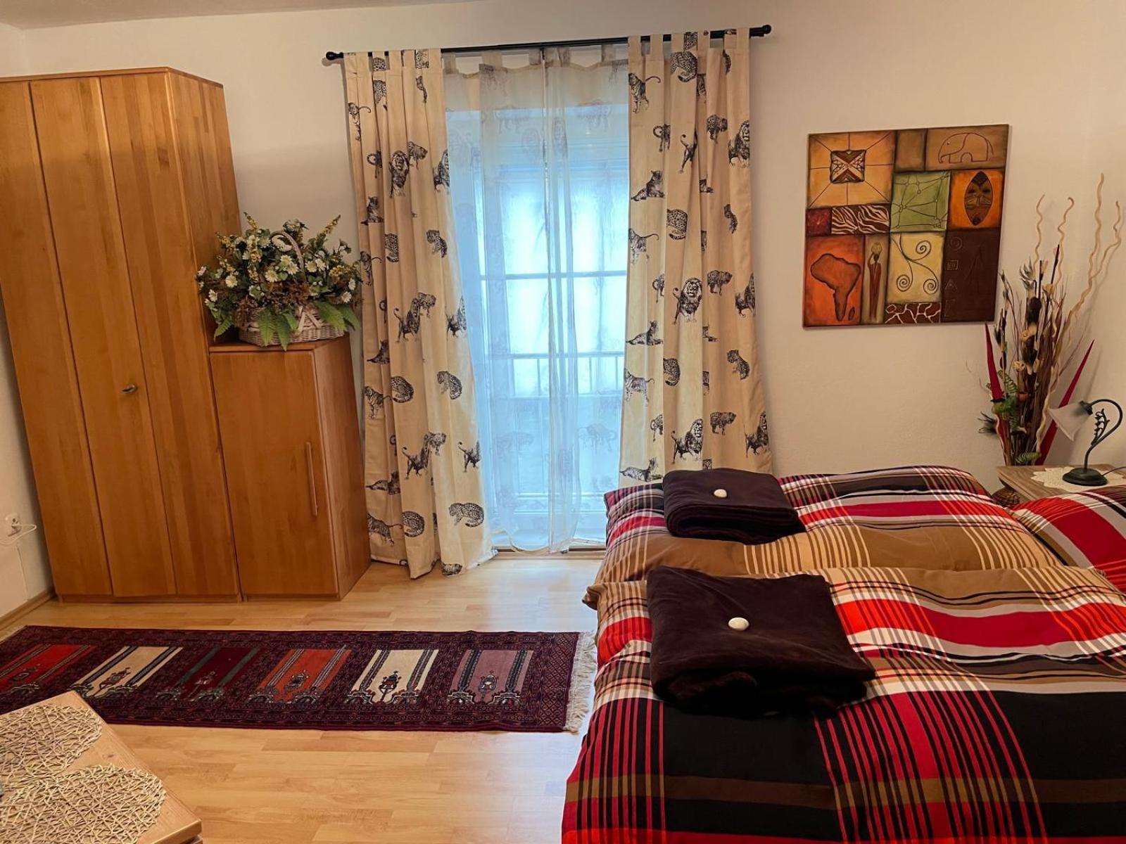 Schoene Ferienwohnung In Bahnhofsnaehe Fuer Urlaub, Studium Oder Arbeit Deggendorf Esterno foto