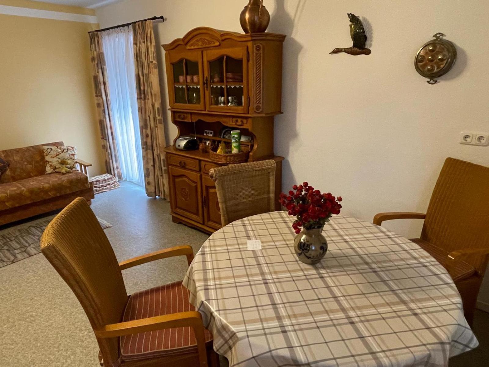 Schoene Ferienwohnung In Bahnhofsnaehe Fuer Urlaub, Studium Oder Arbeit Deggendorf Esterno foto