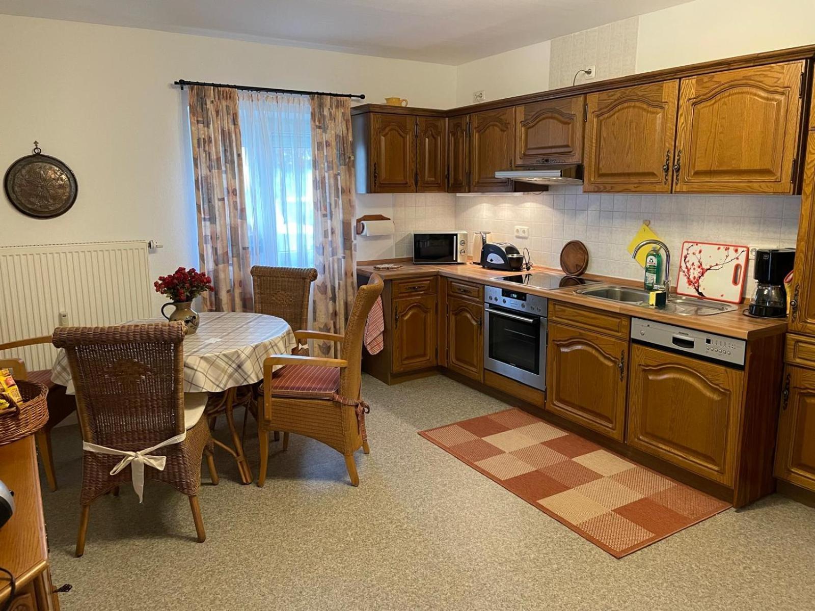 Schoene Ferienwohnung In Bahnhofsnaehe Fuer Urlaub, Studium Oder Arbeit Deggendorf Esterno foto