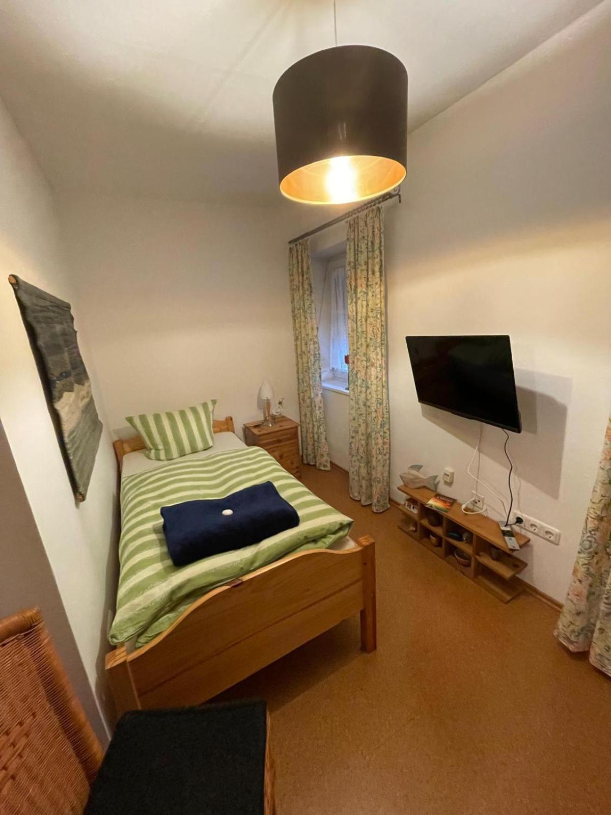Schoene Ferienwohnung In Bahnhofsnaehe Fuer Urlaub, Studium Oder Arbeit Deggendorf Esterno foto