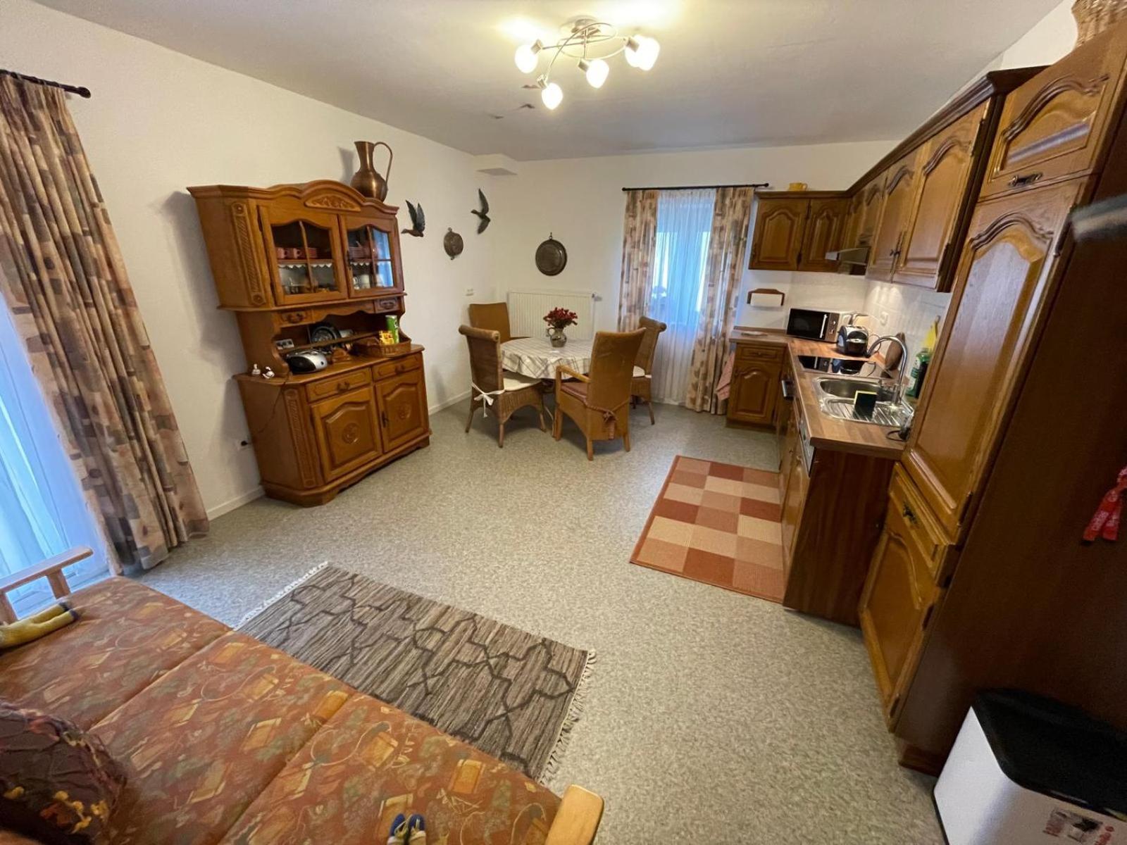 Schoene Ferienwohnung In Bahnhofsnaehe Fuer Urlaub, Studium Oder Arbeit Deggendorf Esterno foto