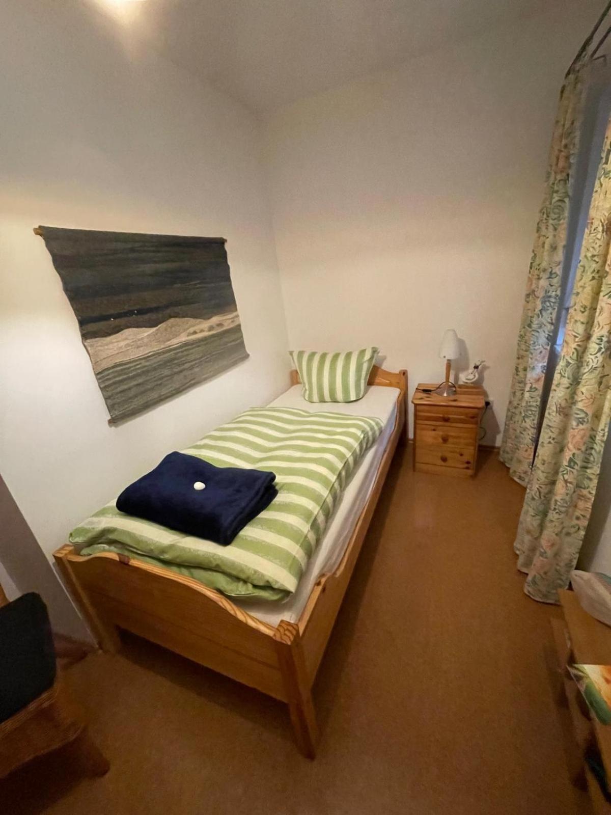 Schoene Ferienwohnung In Bahnhofsnaehe Fuer Urlaub, Studium Oder Arbeit Deggendorf Esterno foto