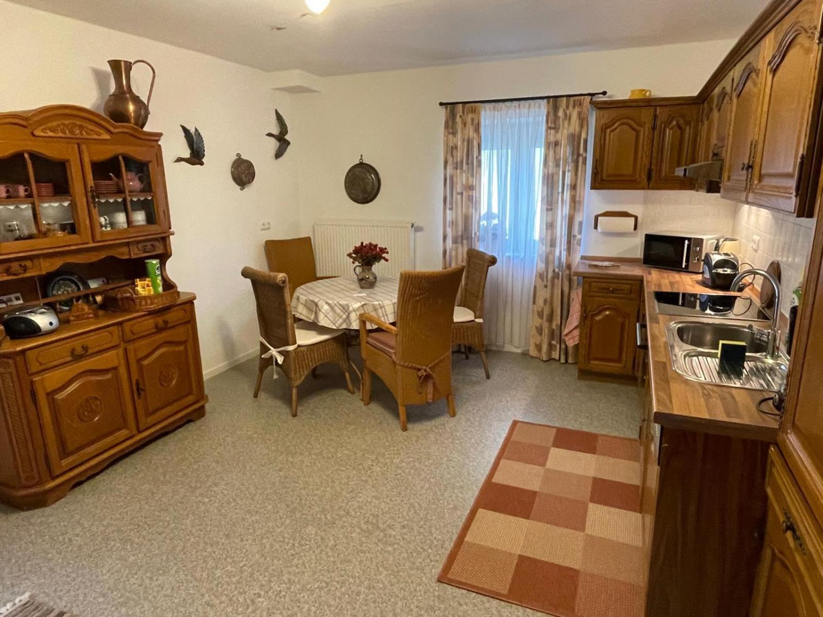 Schoene Ferienwohnung In Bahnhofsnaehe Fuer Urlaub, Studium Oder Arbeit Deggendorf Esterno foto