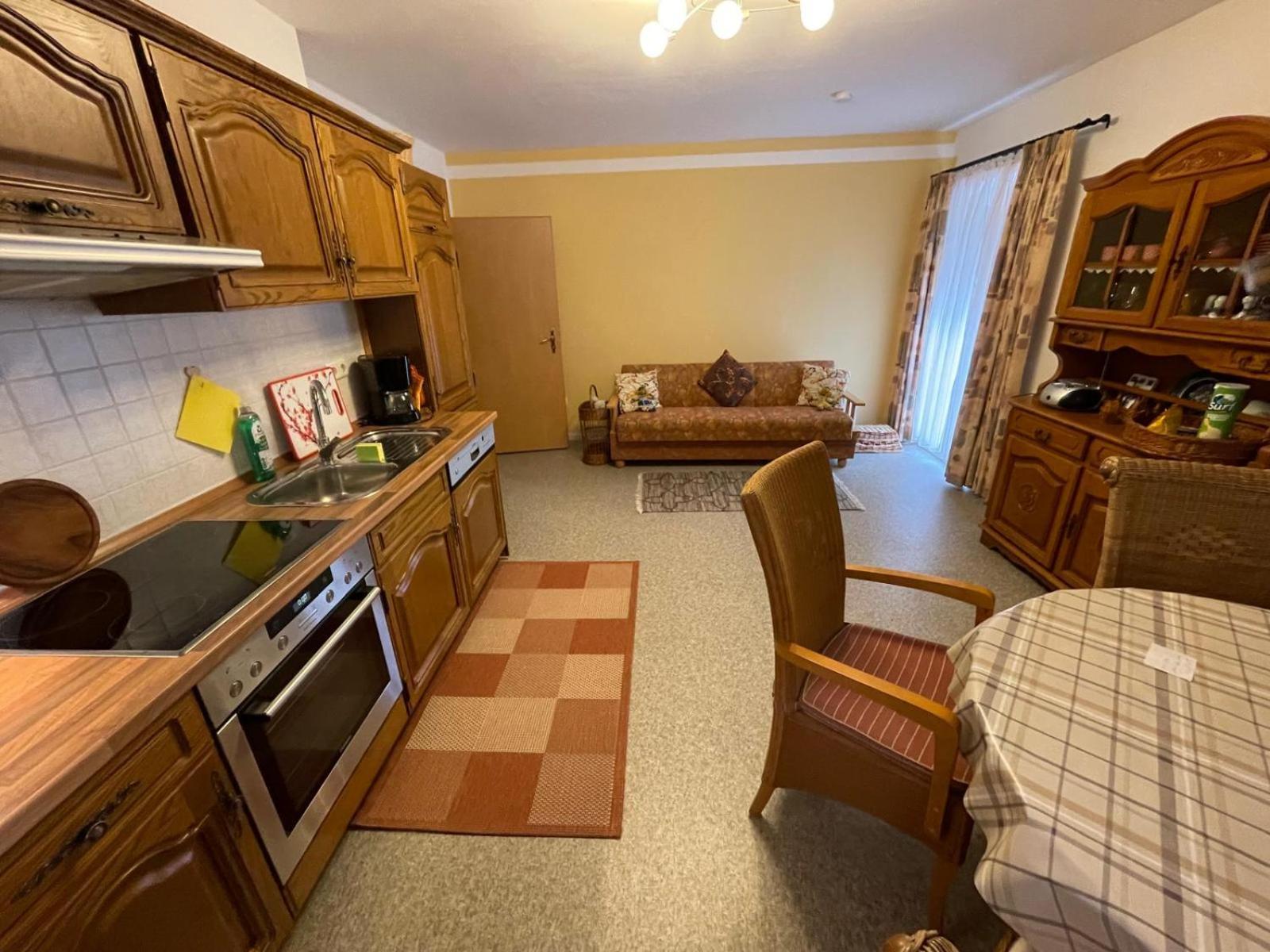Schoene Ferienwohnung In Bahnhofsnaehe Fuer Urlaub, Studium Oder Arbeit Deggendorf Esterno foto